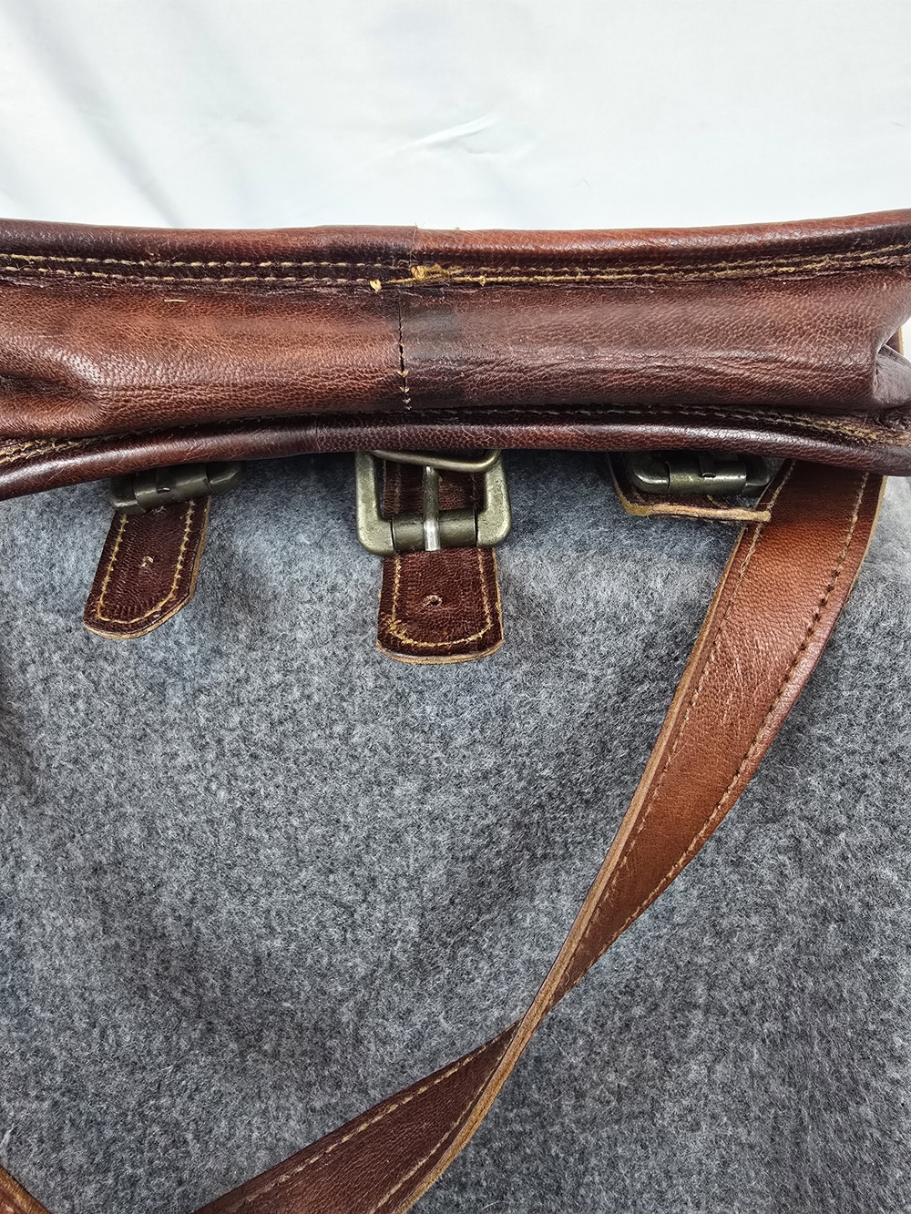 Classic Brown Leather Leather Satchel - Timeless Style - Picture 4 of 5